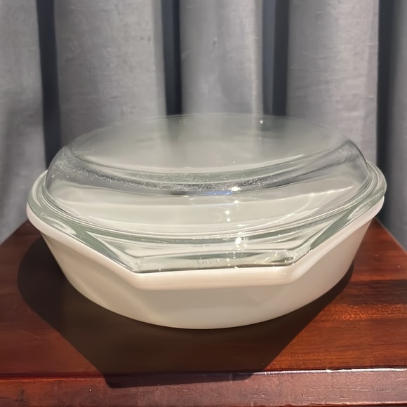 Mid-Century Vintage Pyrex Town & Country Divided Casserole Dish w/ Lid - Picture 9 of 16